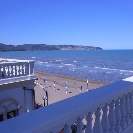 Il Lido Aparthotel Giannella Bagian luar foto