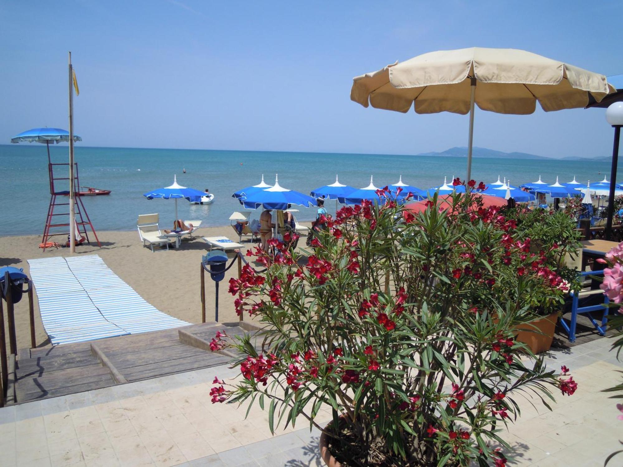 Il Lido Aparthotel Giannella Bagian luar foto